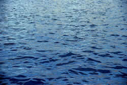 imagen Agua con olas pequeñas, en Agua - Texturas